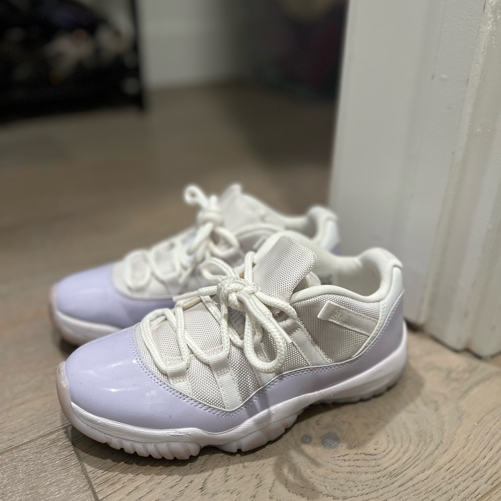 Jordan 11’s size 7 women